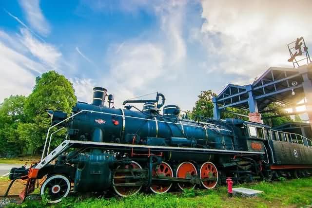 Railway Theme Train Hotel and Train Restaurant(old train compartment)