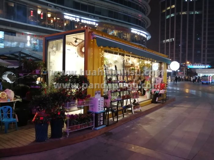 Container store market in the night