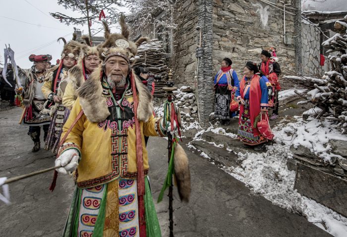 Chinese Ethnic Qiang, the only ethnic group recorded by oracle bones, now is writing a new chapter