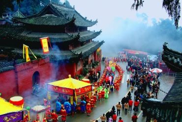 Wenquxing God blesses Chinese good results in exams, visit the temple and experience the culture