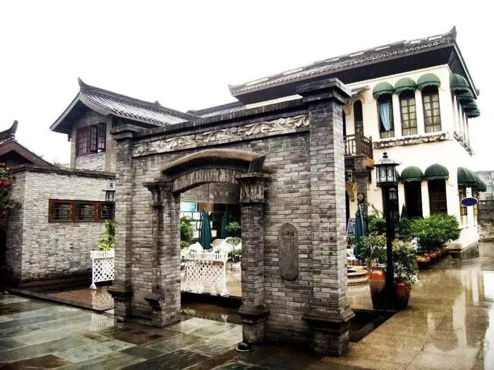 How to find stories and interests in Kuanzhai Alley of Chengdu City? 