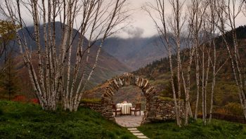 Feel Jiuzhaigou beauty, Ritz-Carlton Reserve in Rissai Valley offers you exquisite experience