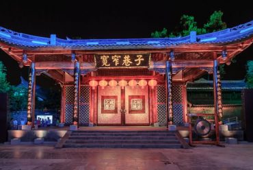 How to find stories and interests in Kuanzhai Alley of Chengdu City?