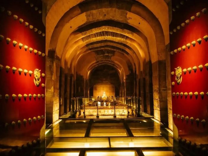  Wang Jian's Tomb in Chengdu, also explain China’s economic resilience