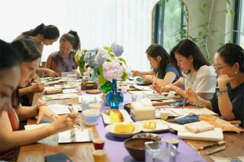 Painting course: in a beautiful traditional space learn local flower painting!