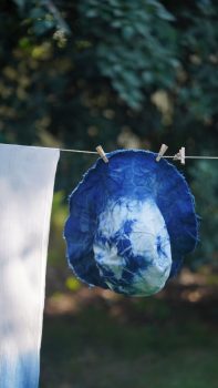 Indigo dyeing course: learn traditional indigo dyeing in an art studio !