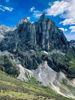 A Vacation in Tibetan Ancient Stone Village and Their Nature & Culture