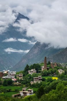A Vacation in Tibetan Ancient Stone Village and Their Nature & Culture